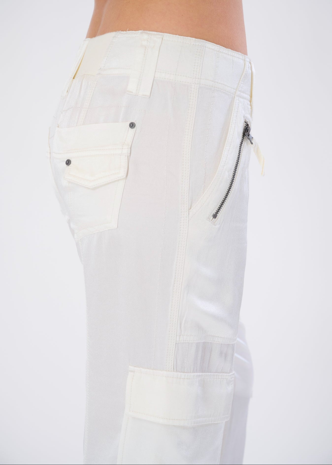 #color_antique ivory