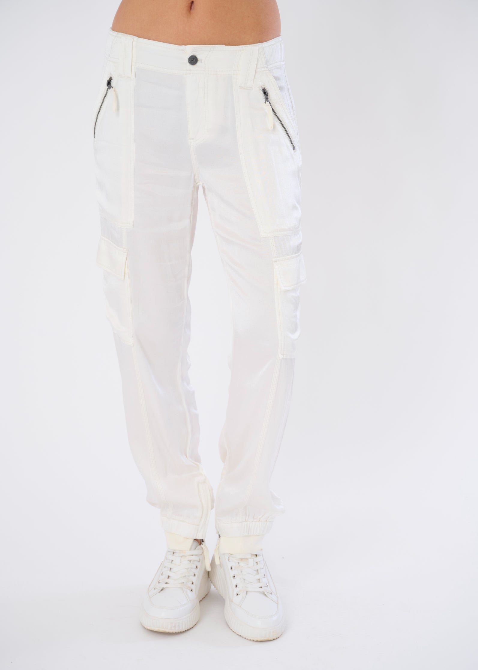 #color_antique ivory