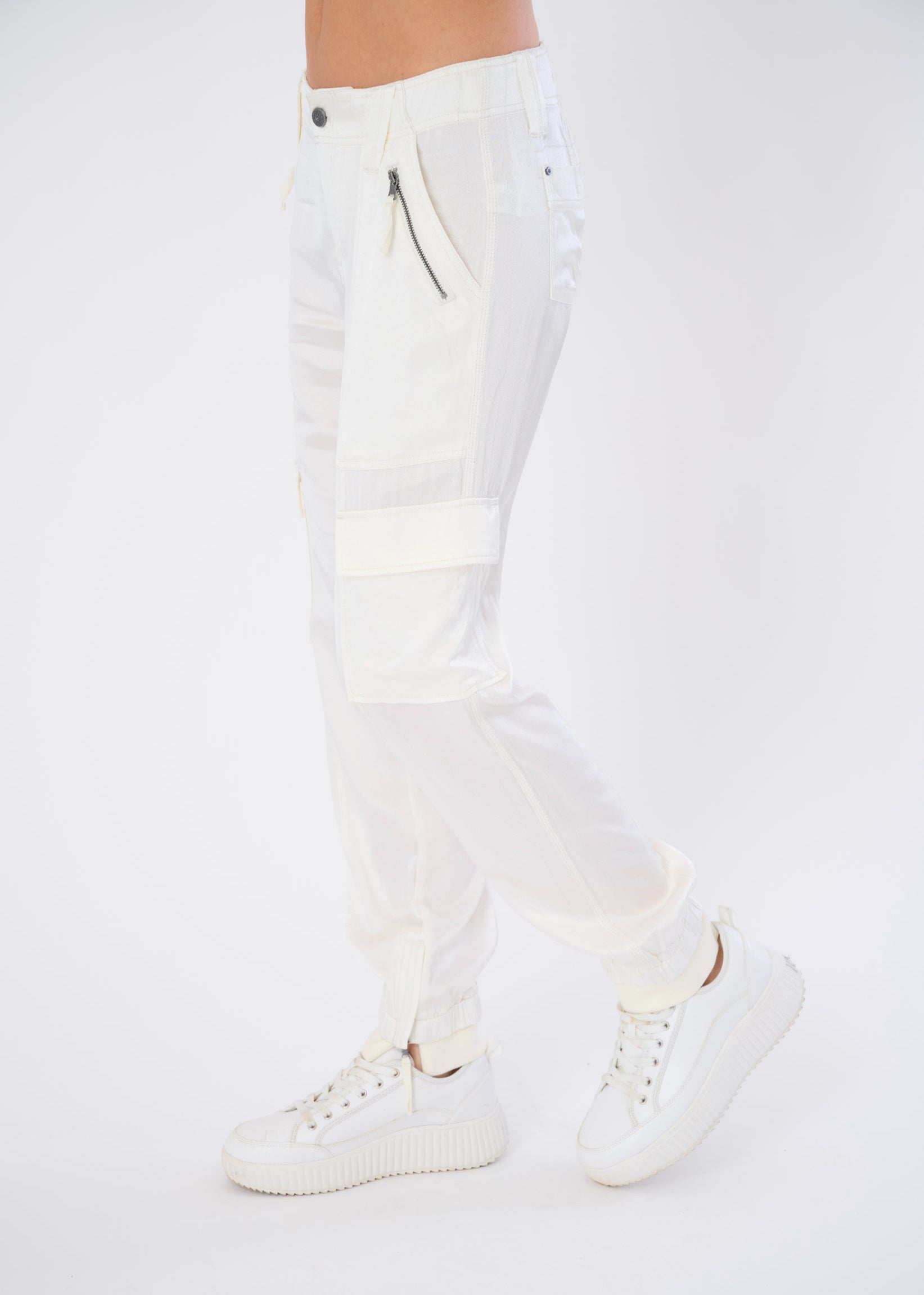 #color_antique ivory