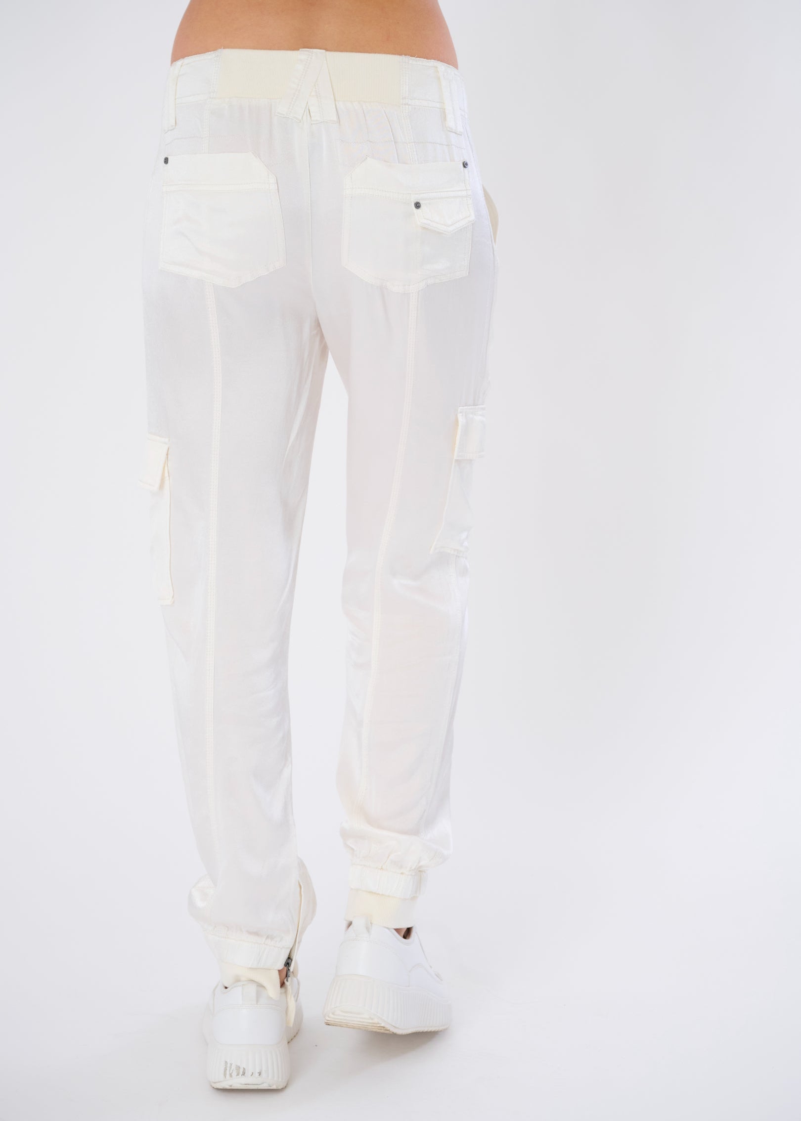 #color_antique ivory