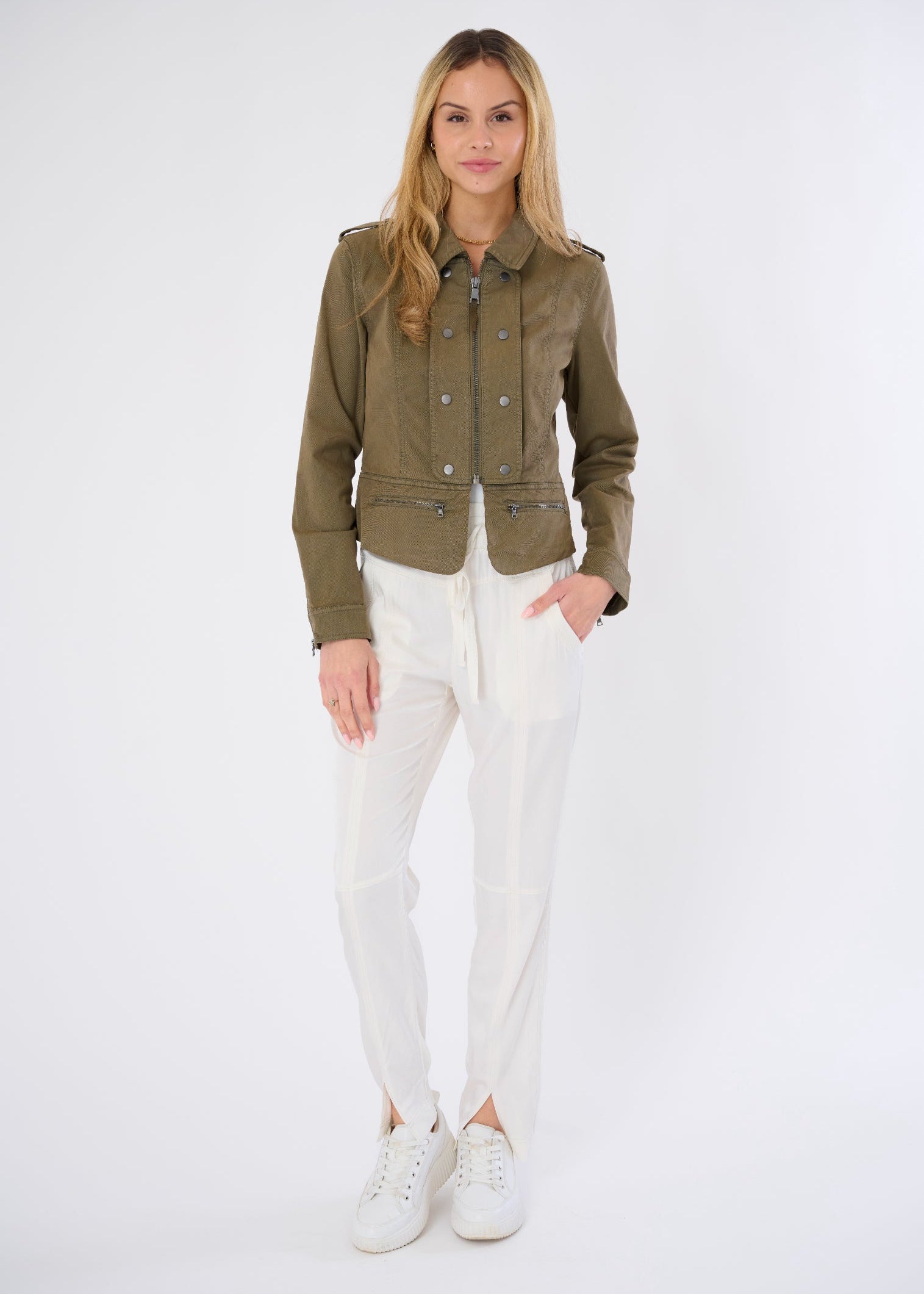 #color_antique ivory