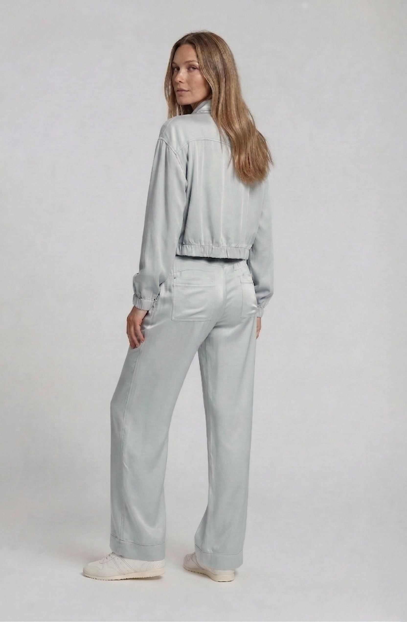 #color_pale chambray