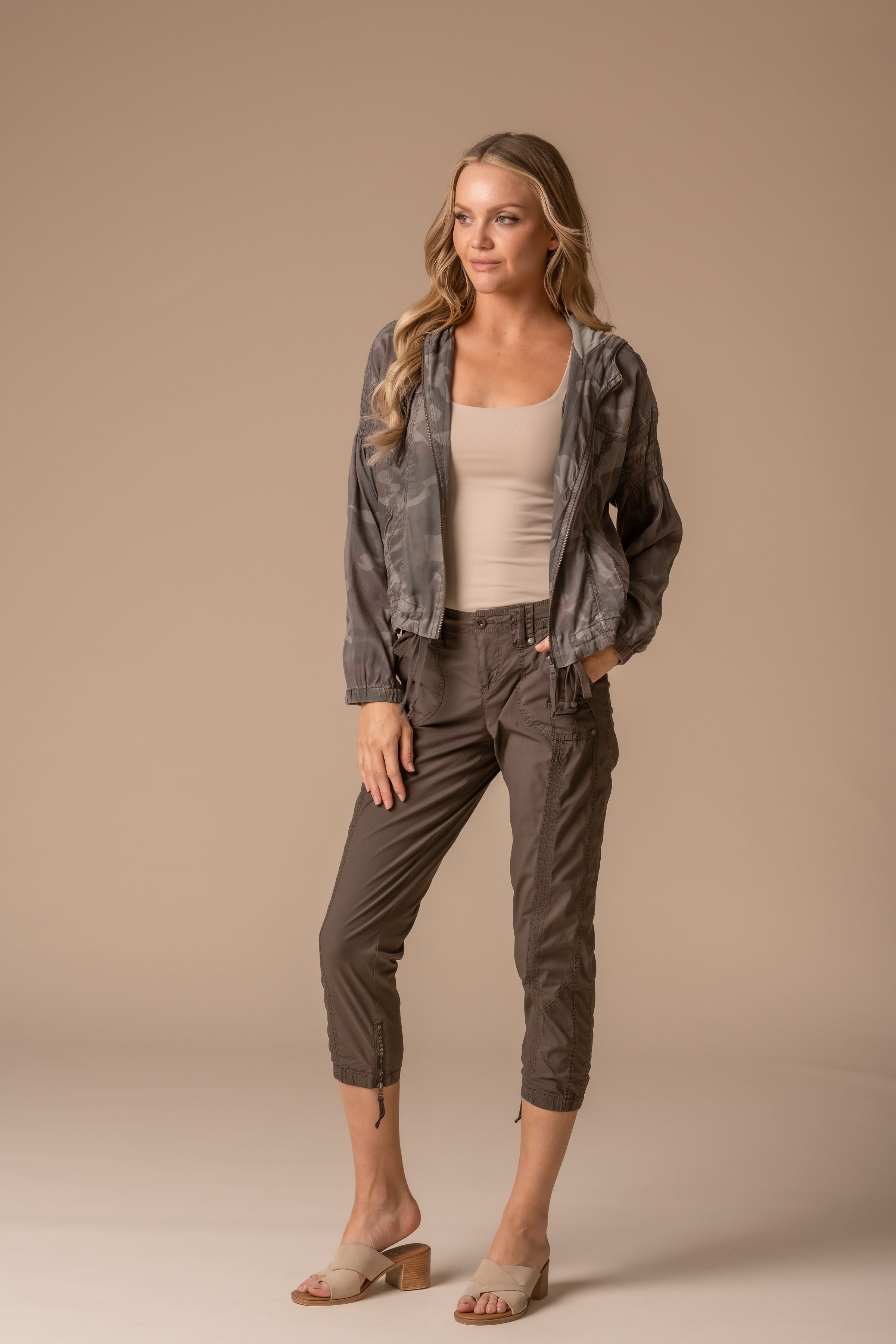 Solid Stretch Poplin Pant