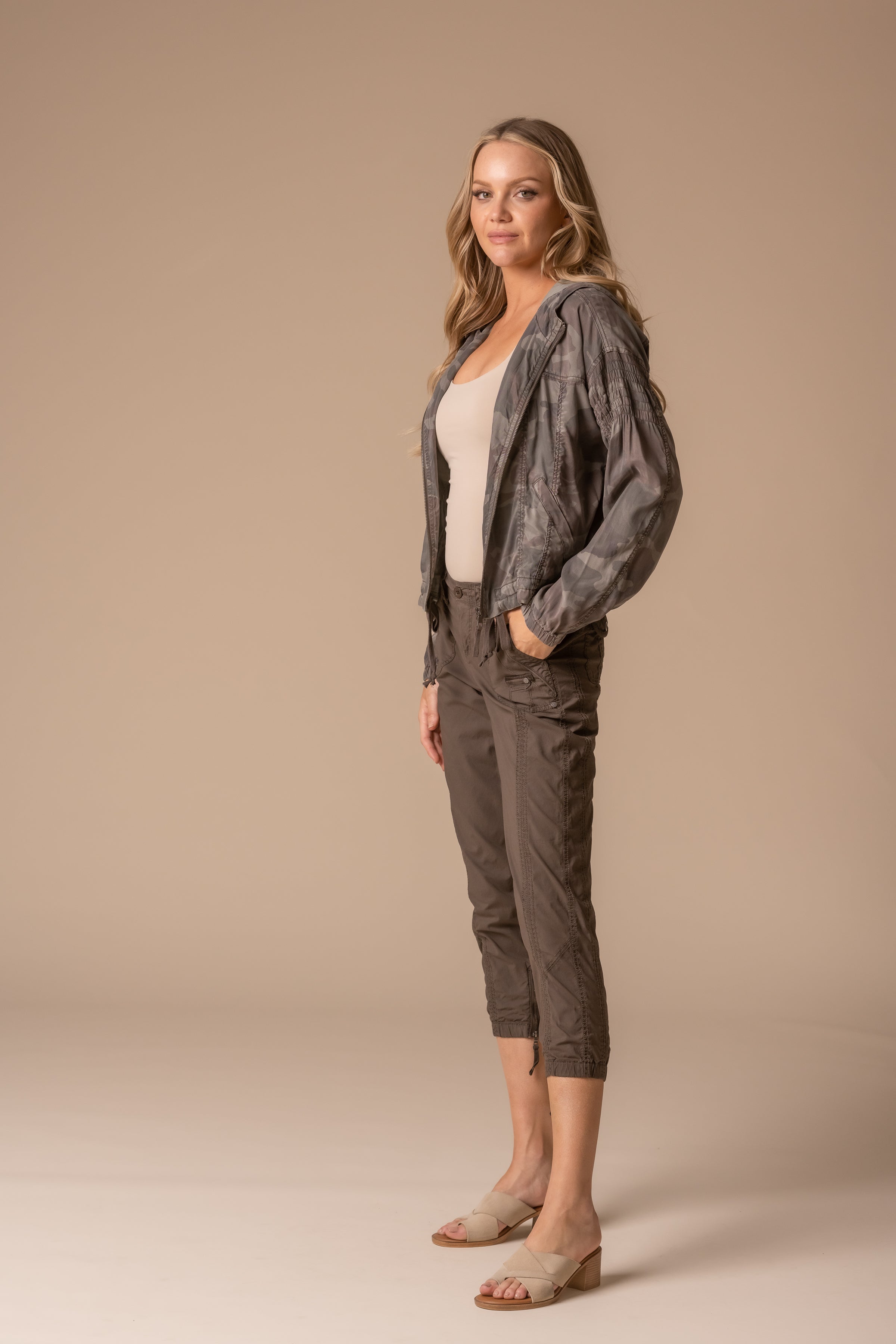 Solid Stretch Poplin Pant