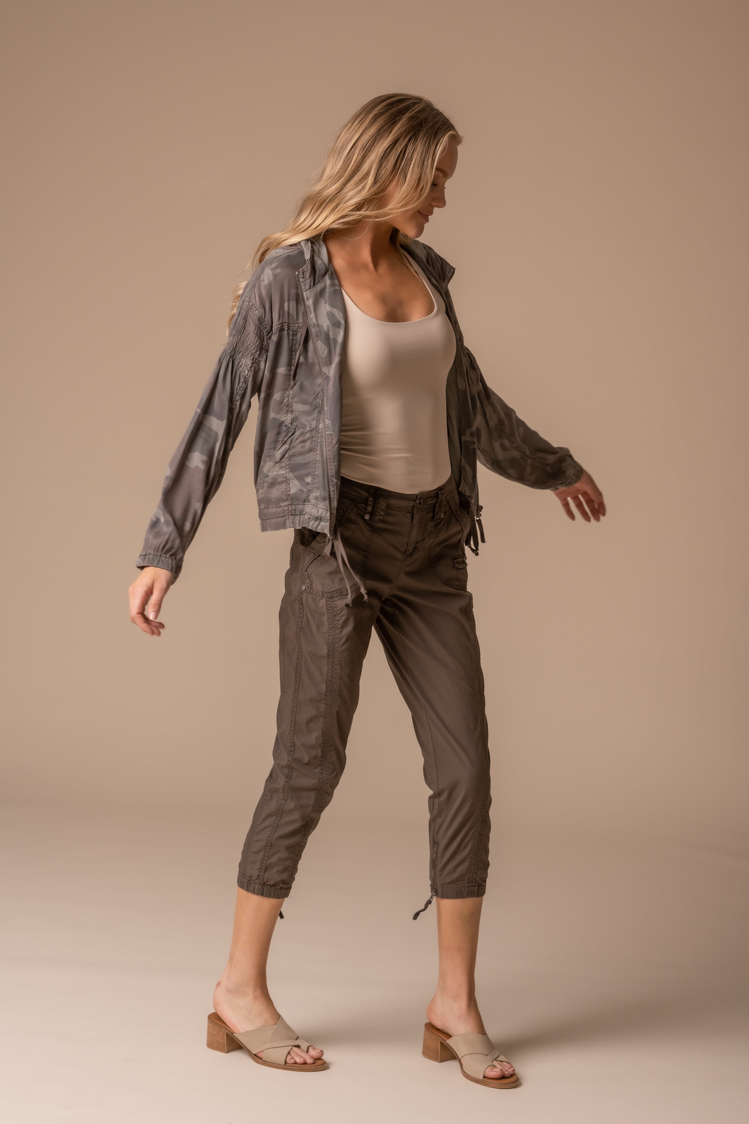 Solid Stretch Poplin Pant