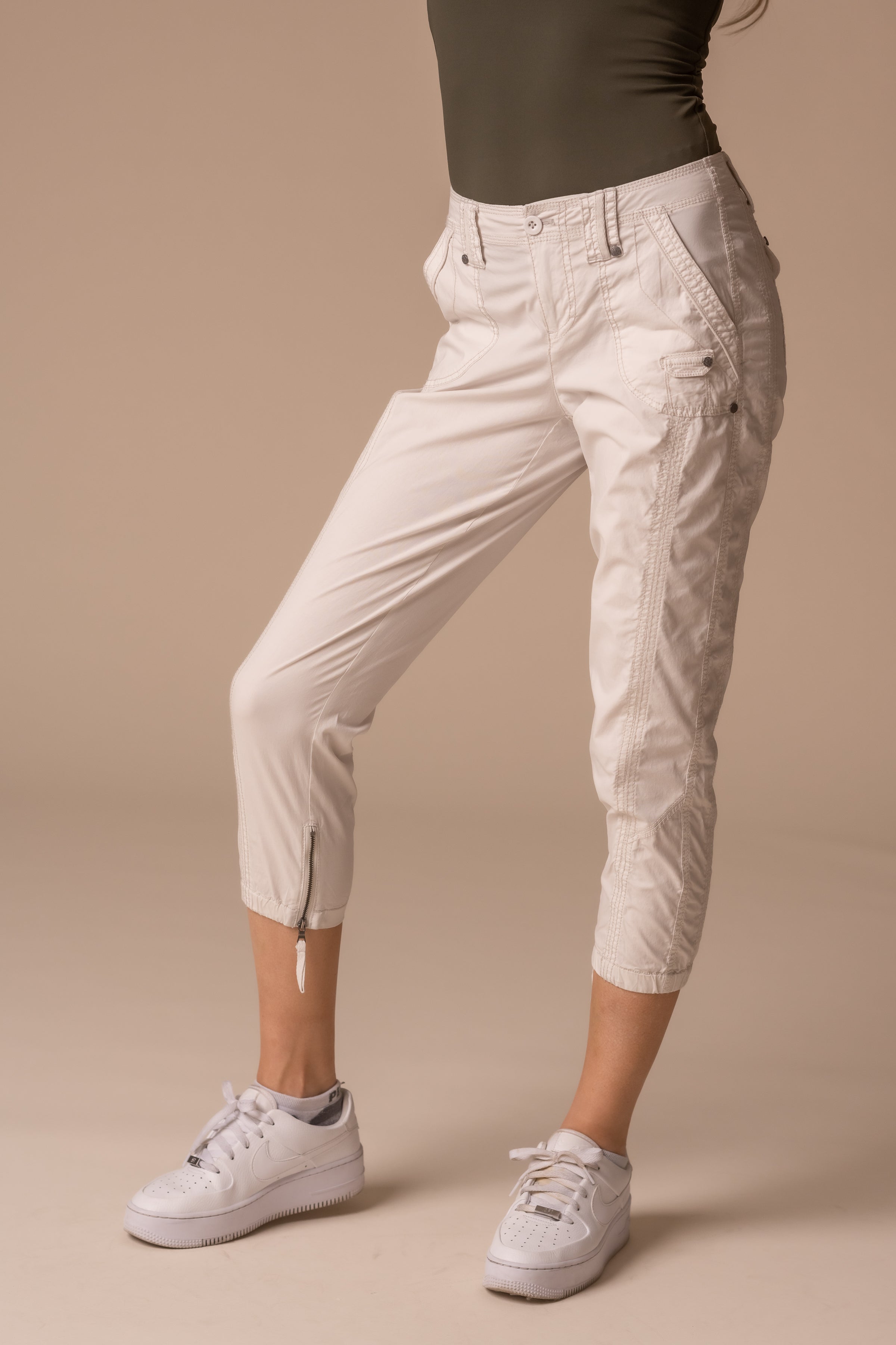 Solid Stretch Poplin Pant