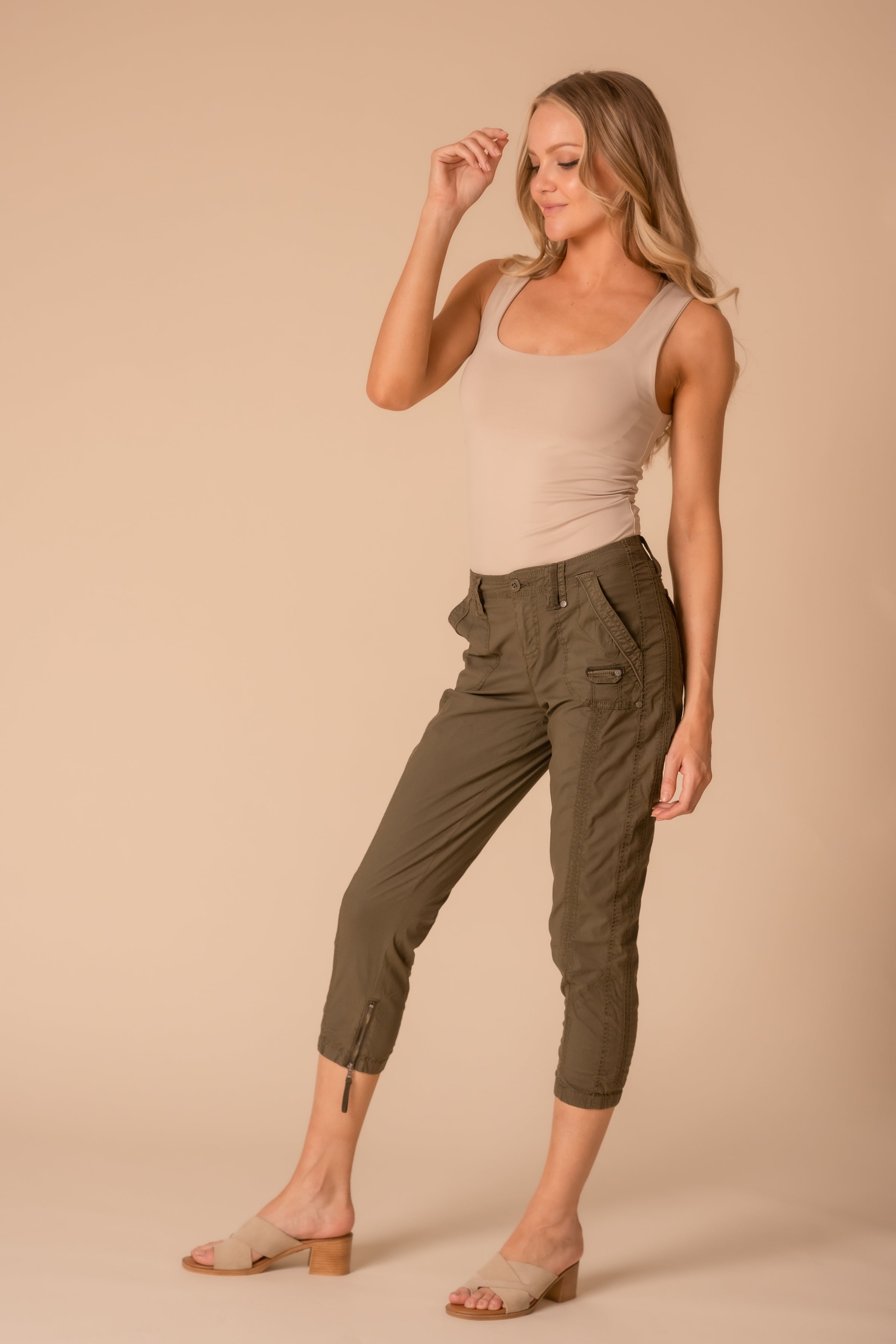 Solid Stretch Poplin Pant