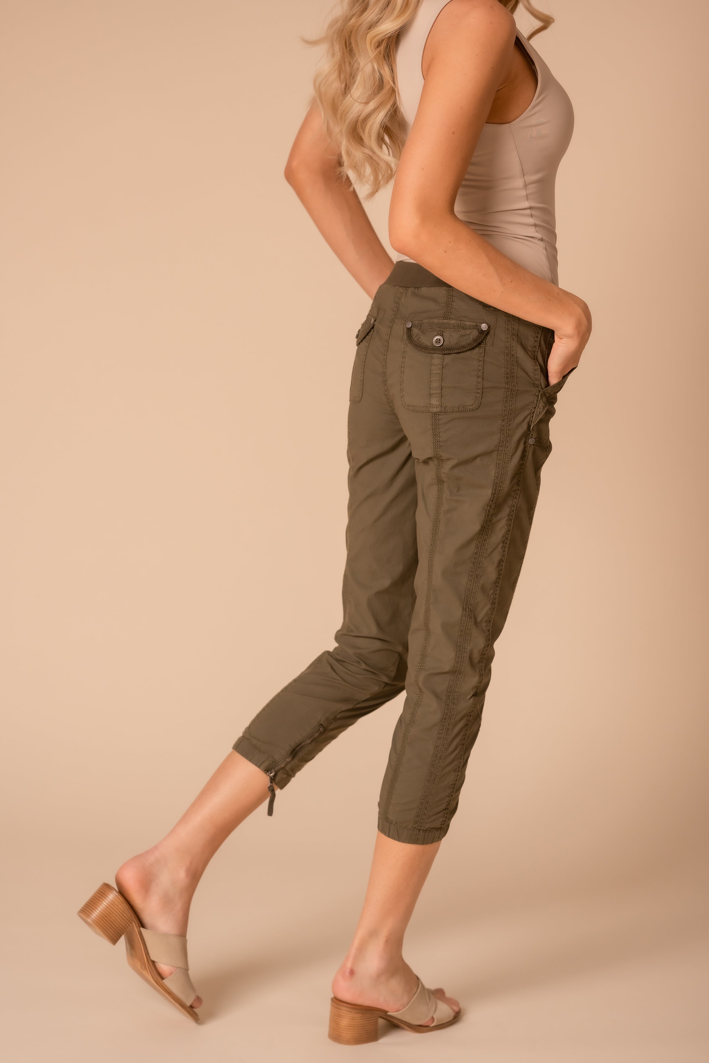 Solid Stretch Poplin Pant