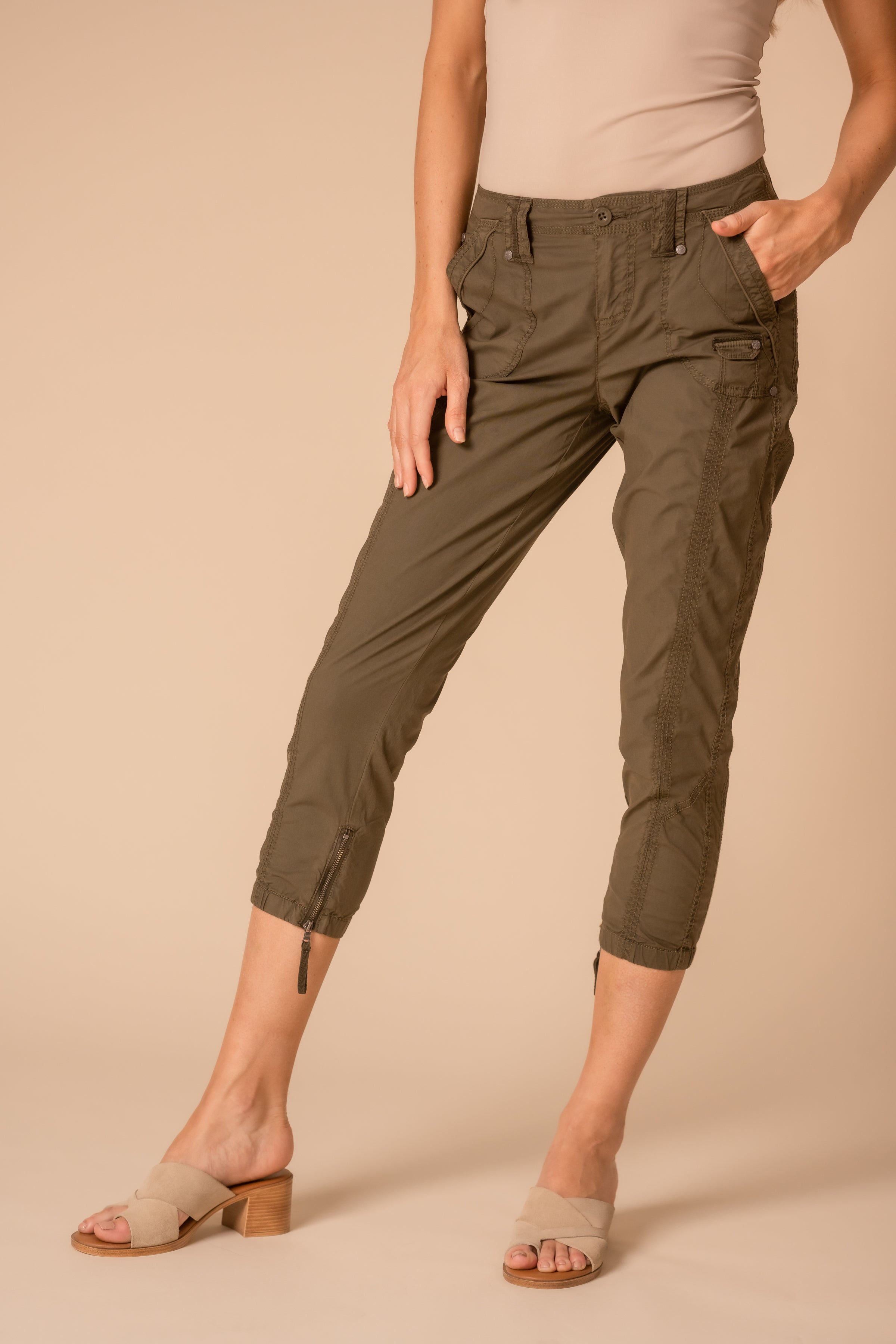 Solid Stretch Poplin Pant