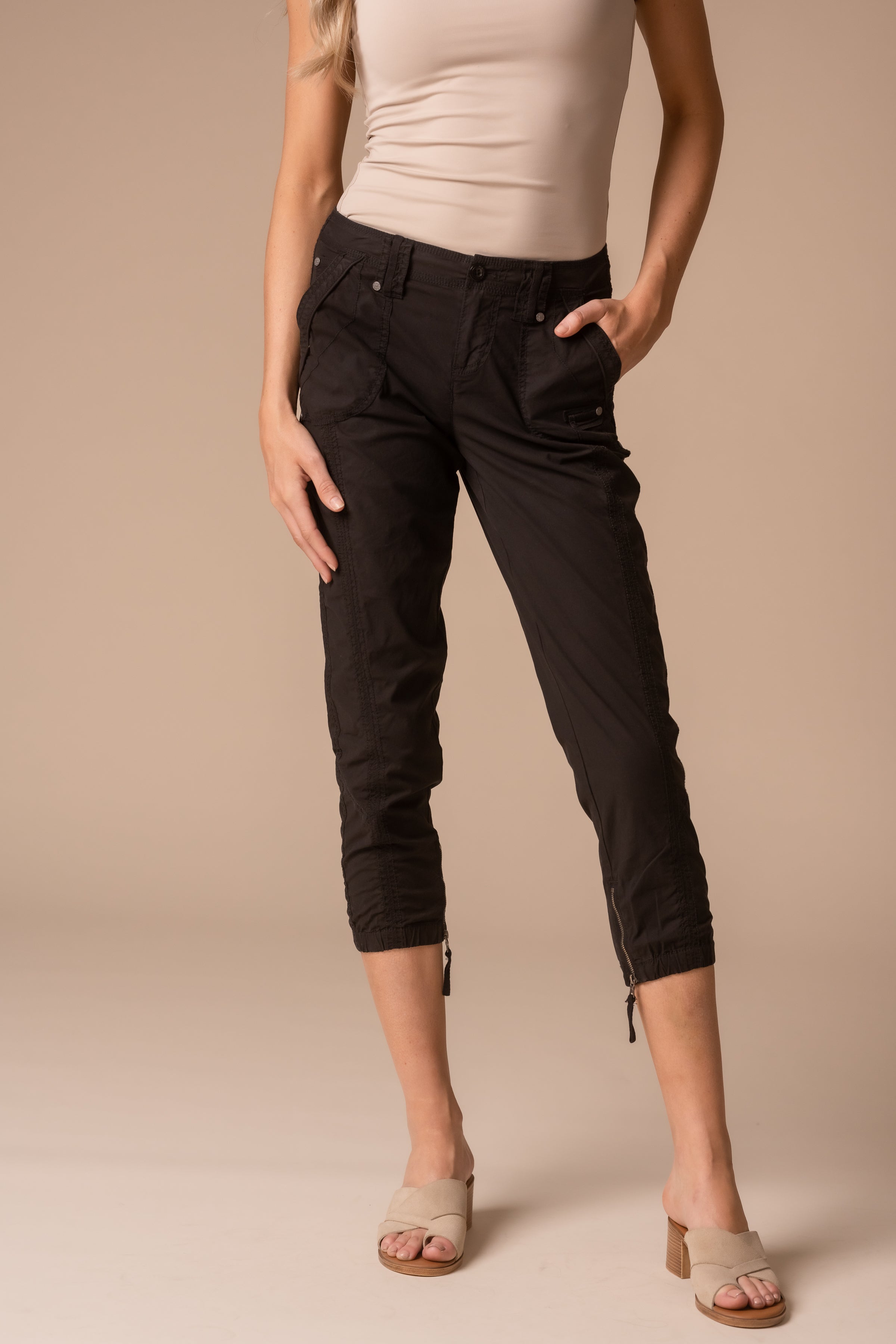 Solid Stretch Poplin Pant