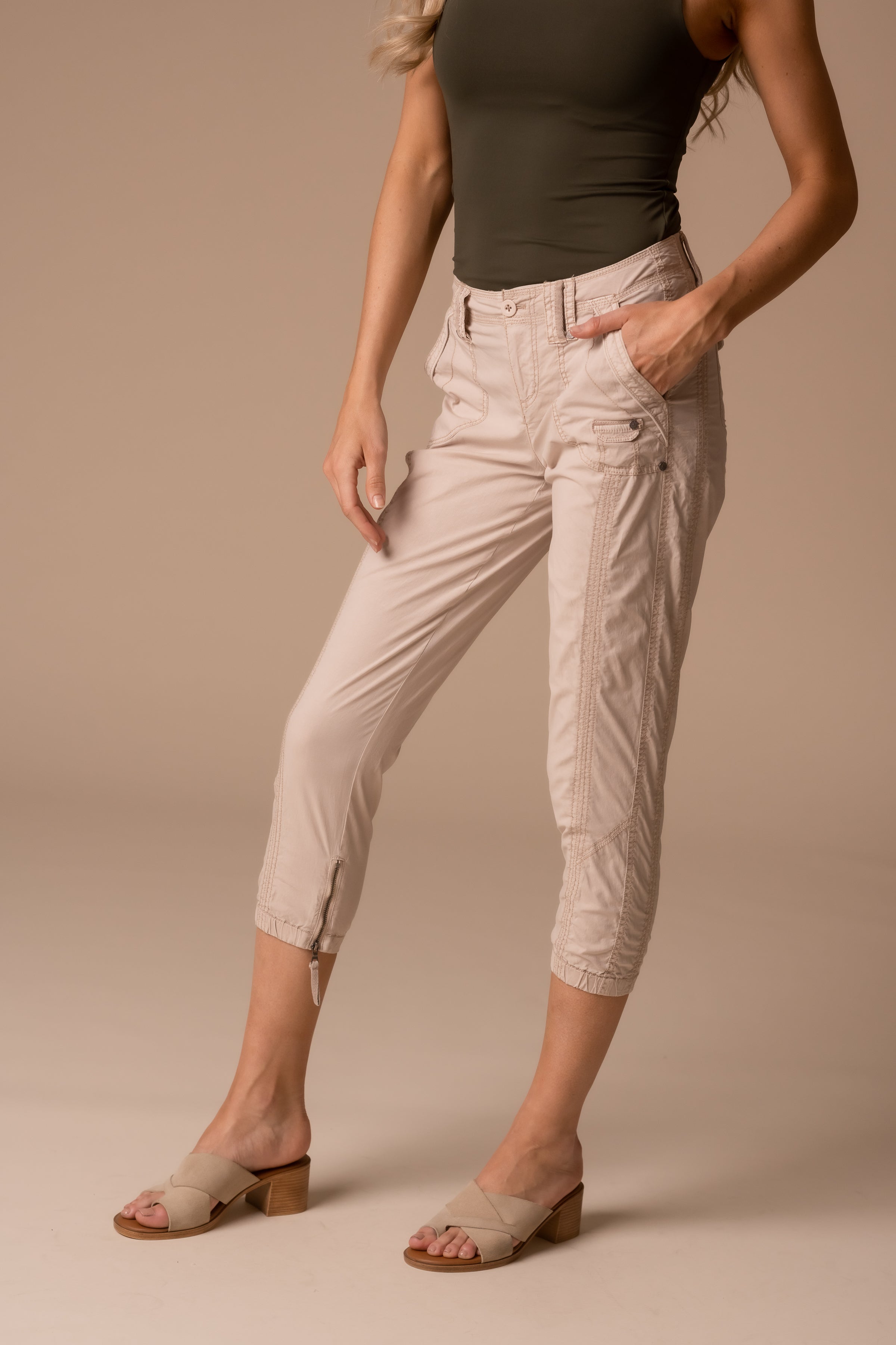 Solid Stretch Poplin Pant