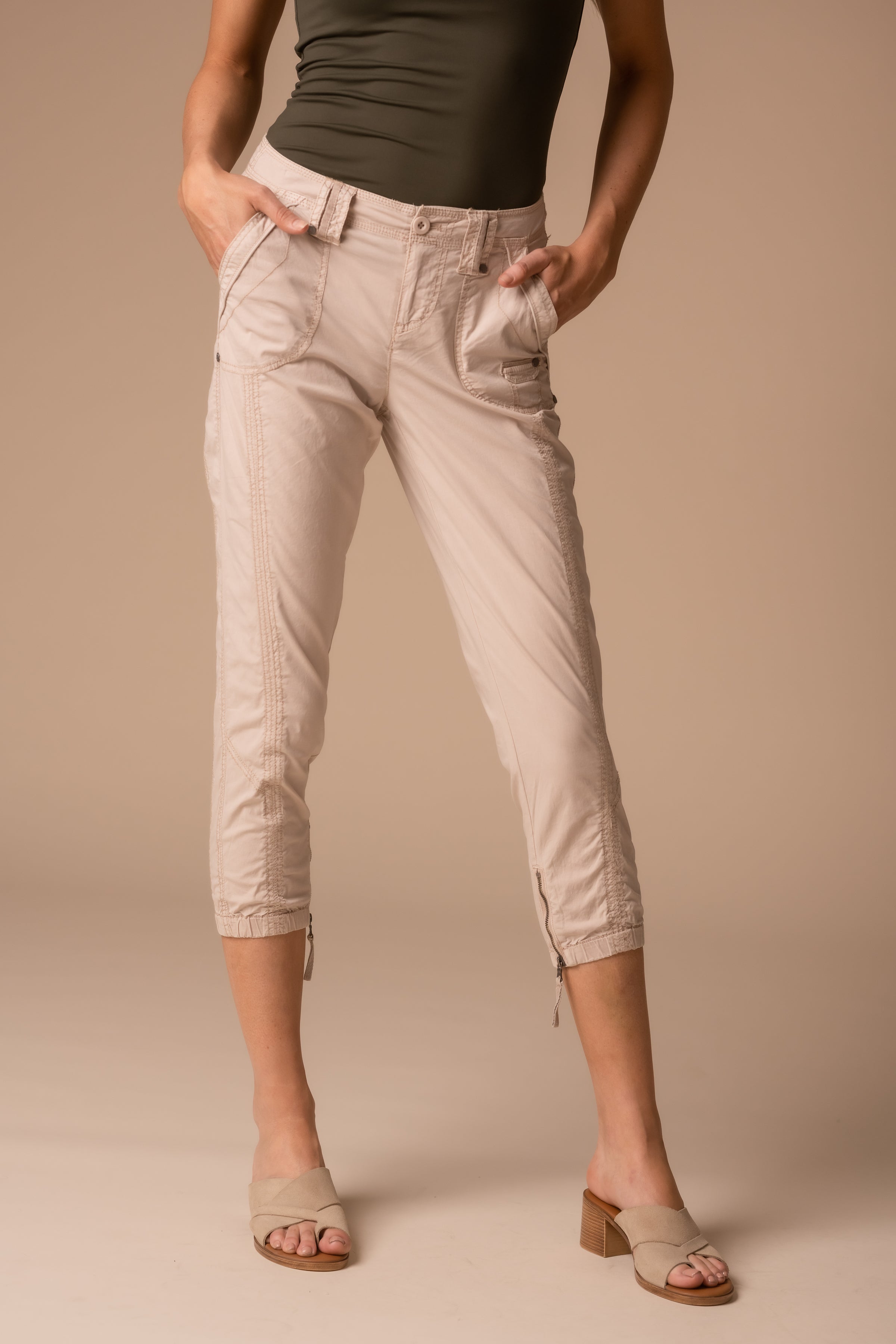 Solid Stretch Poplin Pant