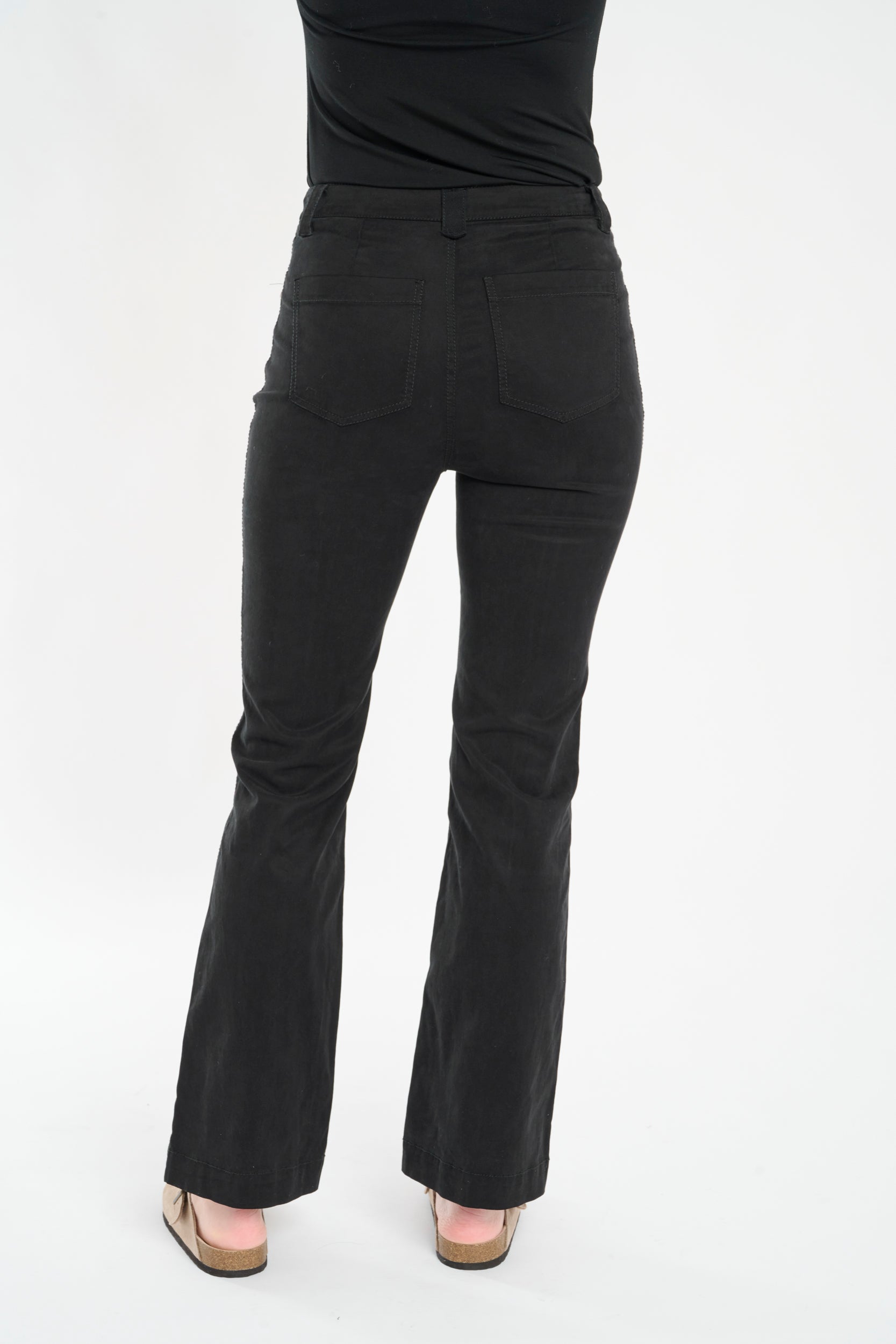 Amiri Pant